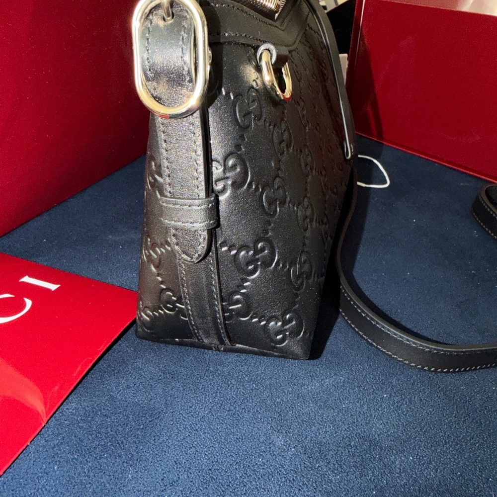 GUCCI GG Emblem small shoulder bag, Black embossed leather - Picture 12 of 16
